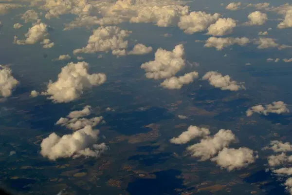 Pretty clouds are pretty.